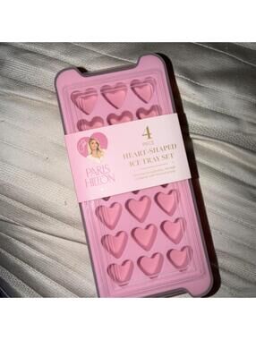 Paris Hilton Heart Shape Ice Cube Tray Set 4 Piece Silicone Lid & Scoop